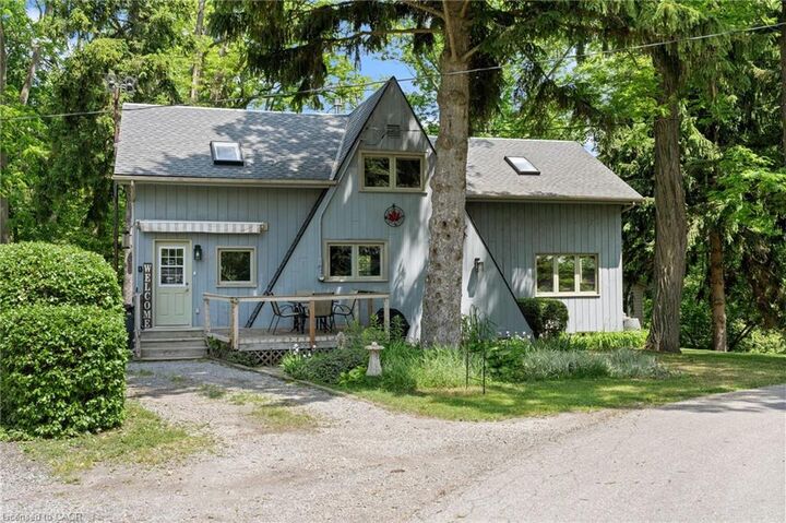 Property Photo: 12 Maple Boulevard ON N3Y 4K2