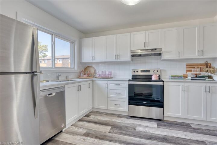 Property Photo: 20 Anna Capri Drive 27 ON L8W 1M6