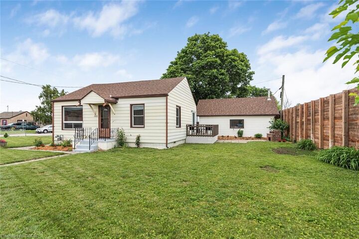 Property Photo:  168 Berryman Avenue  ON L2R 3X1 