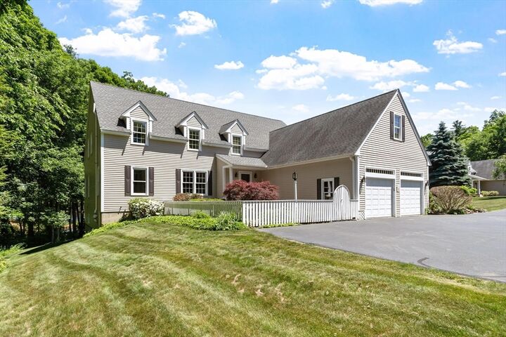 Property Photo: 10 Iris Ct 10 MA 01462