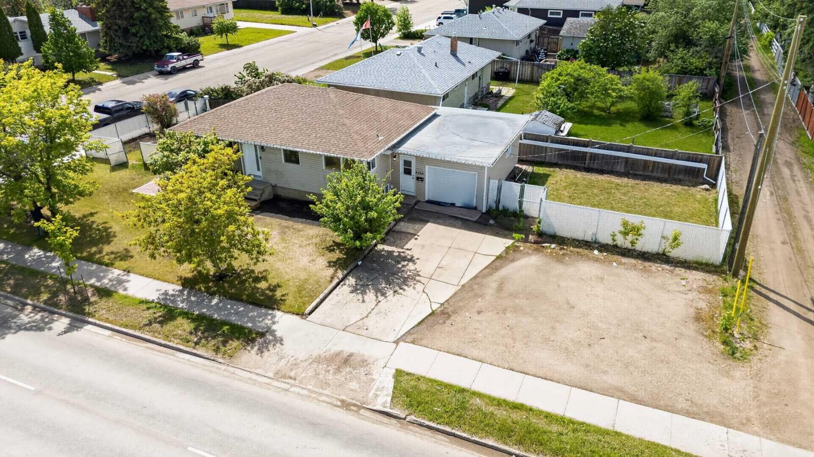 Property Photo: 9204 100 Street AB T8V 2K7