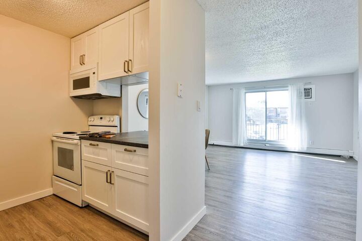 Property Photo: 405 Columbia Boulevard W 201 AB T1K 5R8