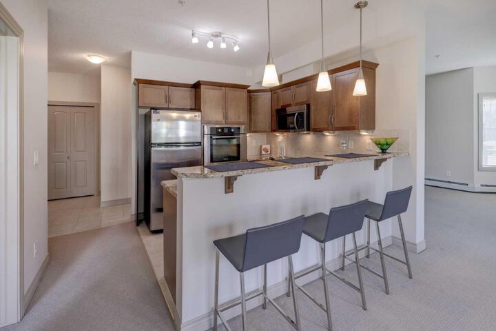 Property Photo:  70 Royal Oak Plaza NW 220  AB T3G 0C1 