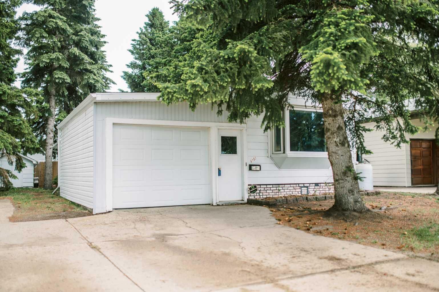 Property Photo: 6103 Spruce Drive AB T4K 1G5