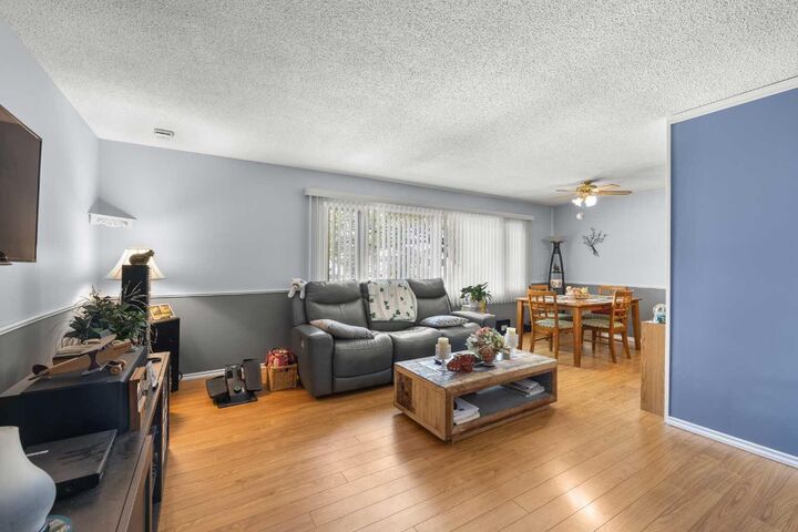 Property Photo:  272 Huntington Close NE  AB T2K 5B3 