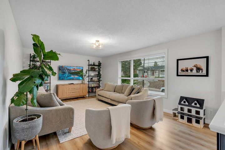 Property Photo: 6256 Silver Springs Hill NW AB T3B 3E6