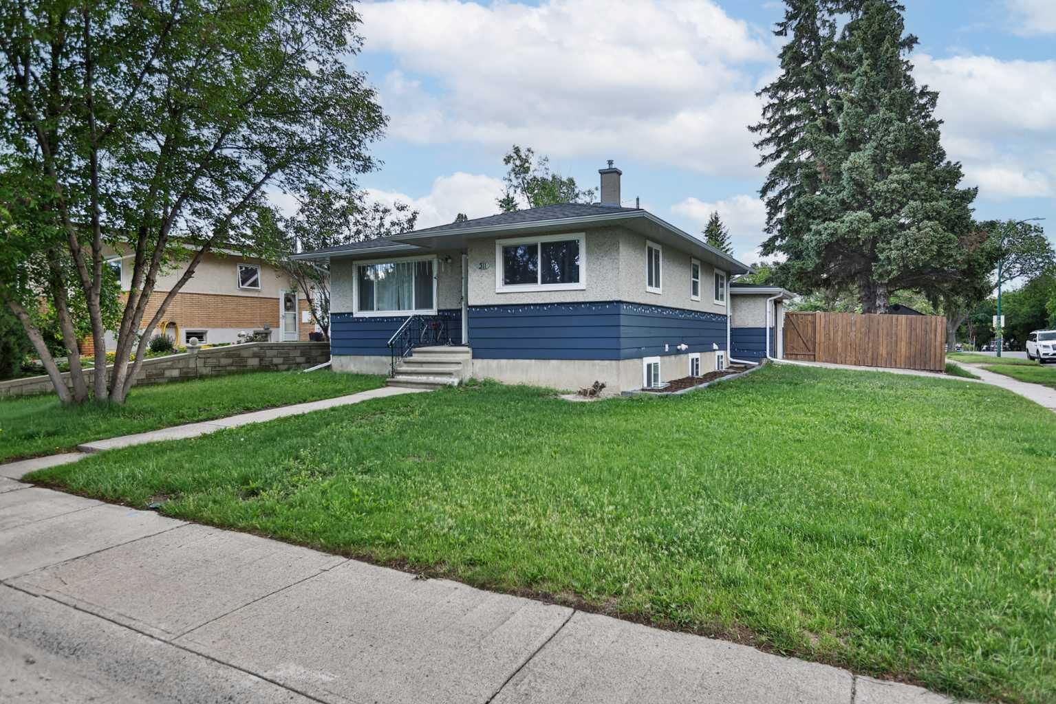Property Photo:  311 18 Street N  AB T1H 3G3 