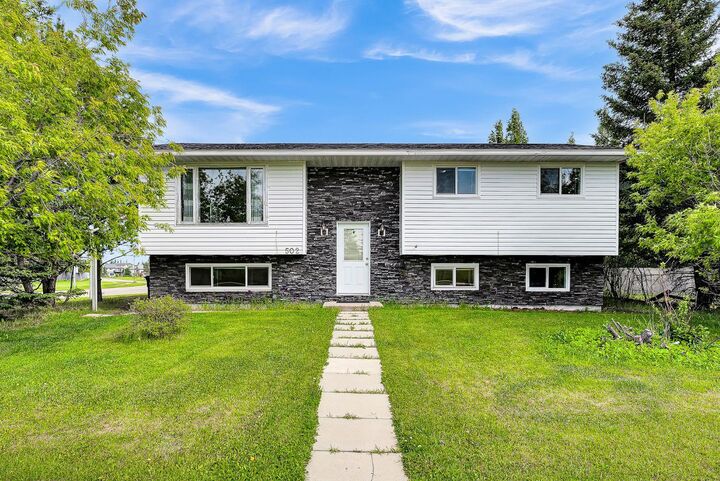 502 Maplewood Drive — photo 1
