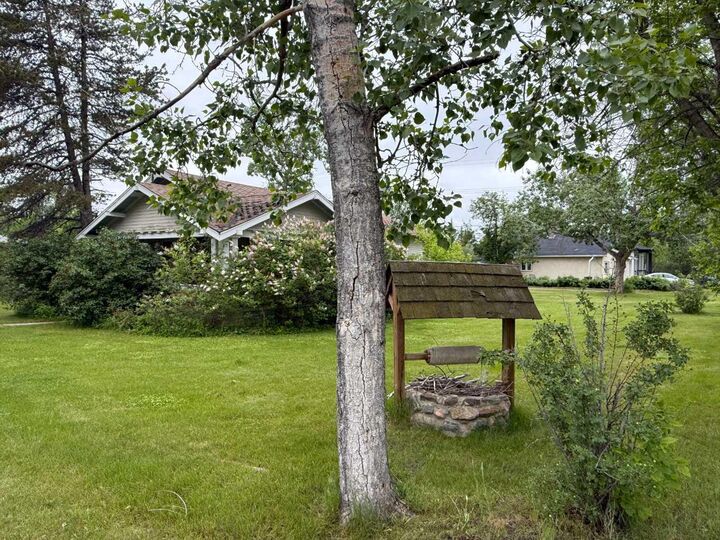 Property Photo:  502 1 Street S  AB T0L 2B0 