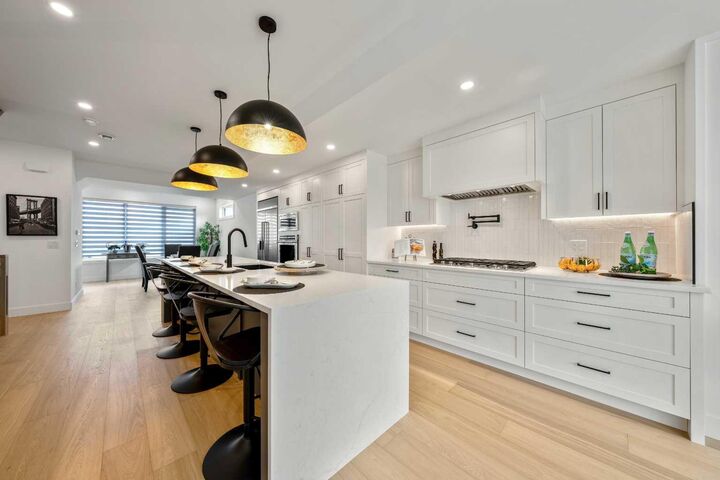 2518 16B Street SW — photo 1