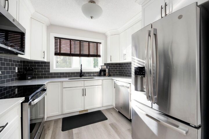 Property Photo: 1041 Timberline Drive AB T9K 1A8