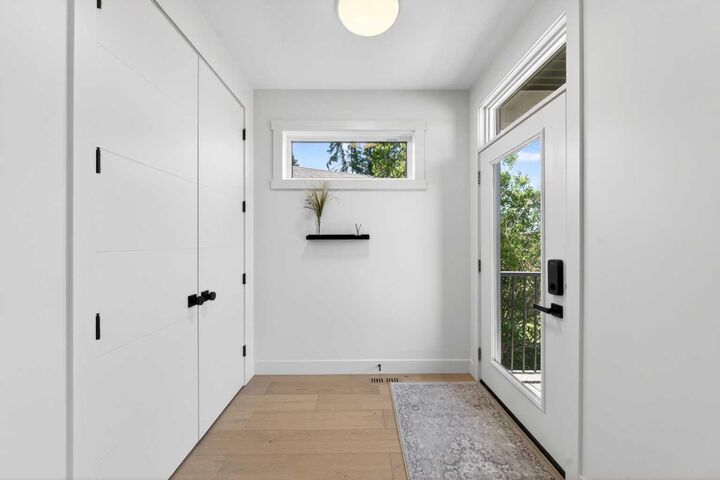 Property Photo:  5230 21 Avenue NW  AB T3B 0X5 