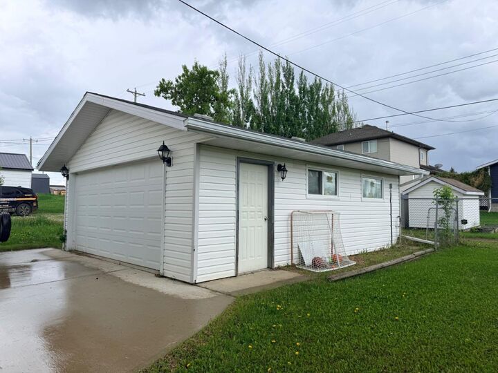 Property Photo:  4817 51 Avenue  AB T0B 2P0 