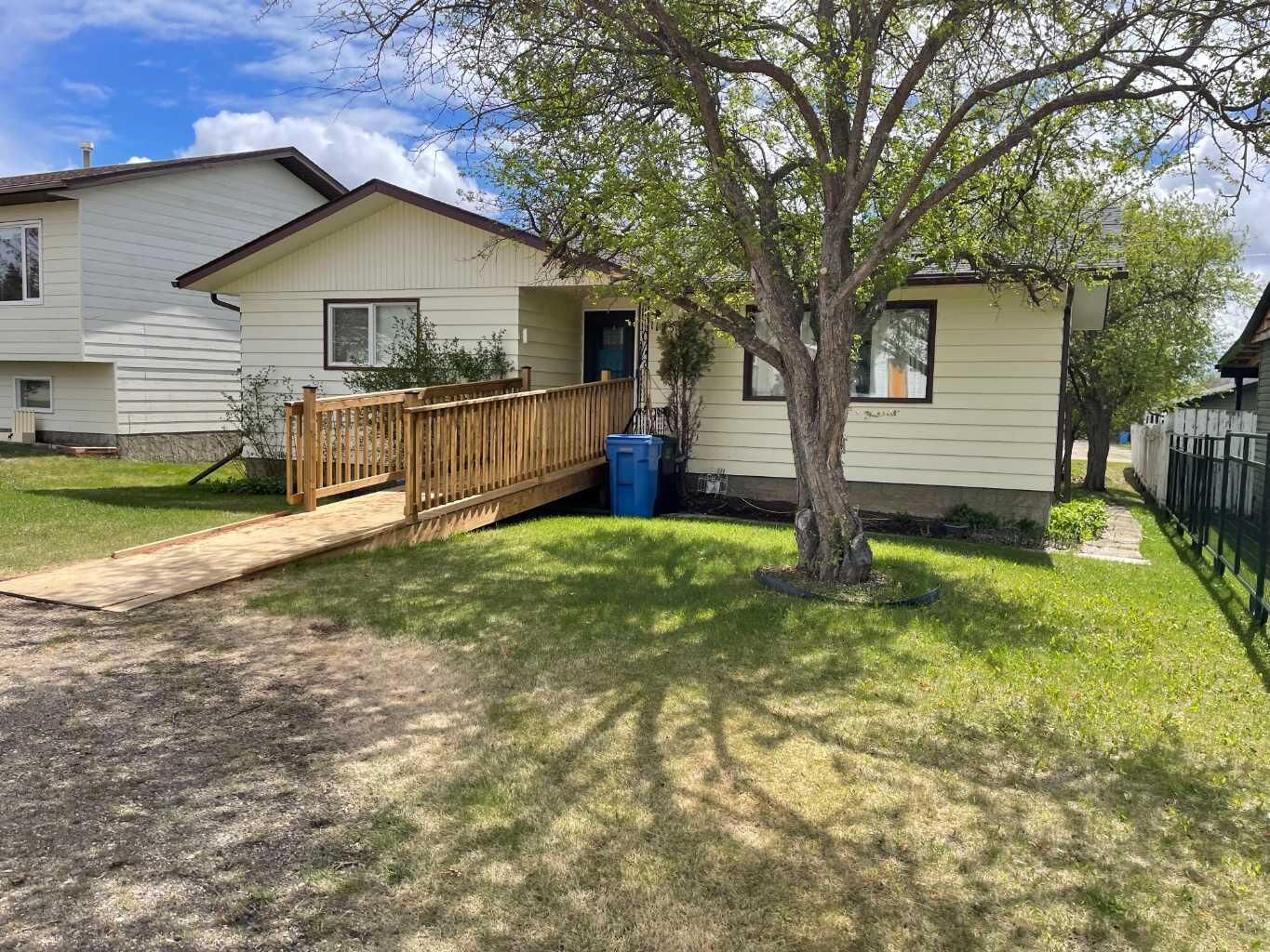 Property Photo:  11125 107 Avenue  AB T0H 1L0 