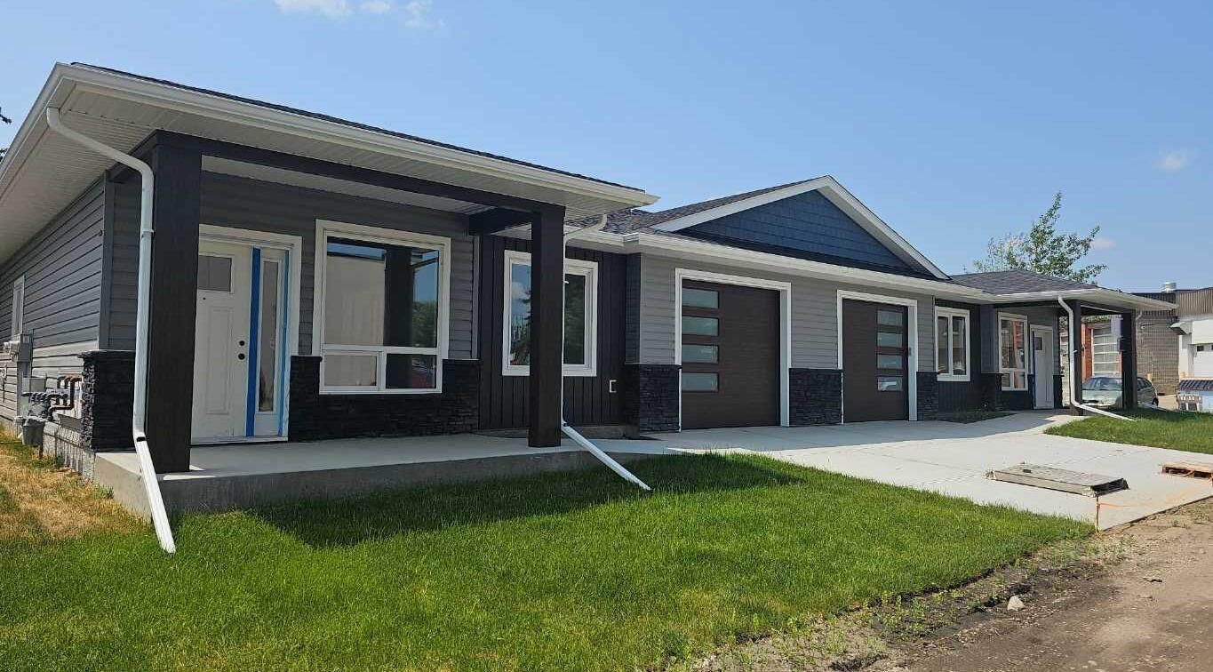 Property Photo: 4738 49A Avenue #3 AB T4L 1N4