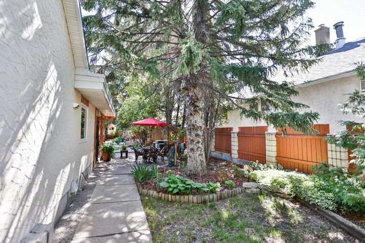 Property Photo: 1021 7 Street N AB T1H 1Y8