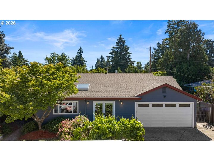 Property Photo: 2030 SE 100th Ave OR 97216