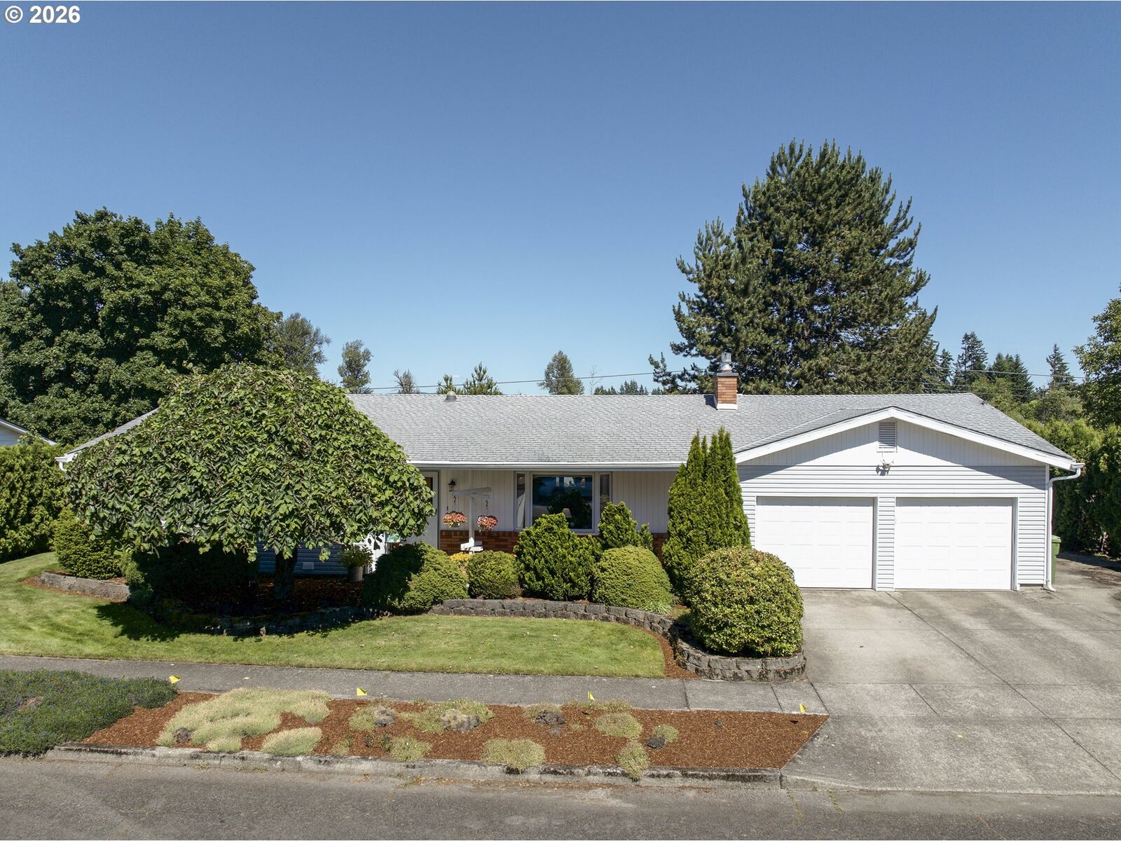 Property Photo:  492 N Larch Ave  OR 97383 