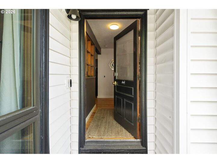 Property Photo: 28 SE 111th Ave OR 97216