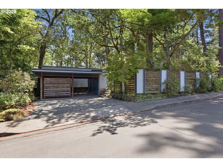 Property Photo: 60 W 36th Ave OR 97405