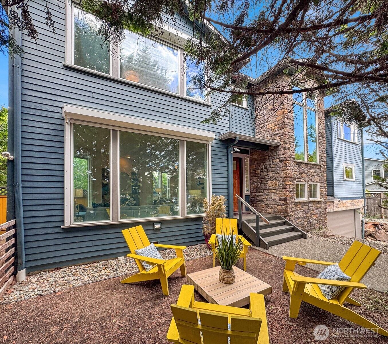 Property Photo: 4600 Green Lake Way N WA 98103