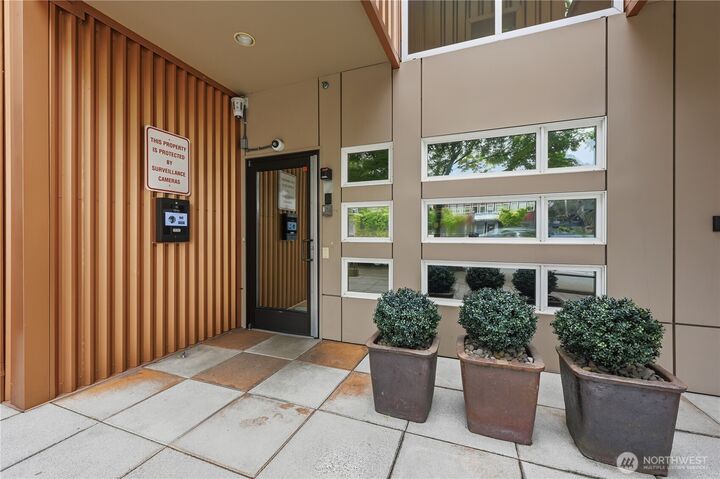 Property Photo: 4020 Aurora Avenue N 304 WA 98103