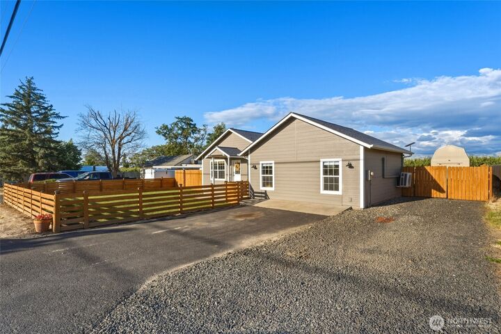 Property Photo: 84249 Or-339 OR 97862