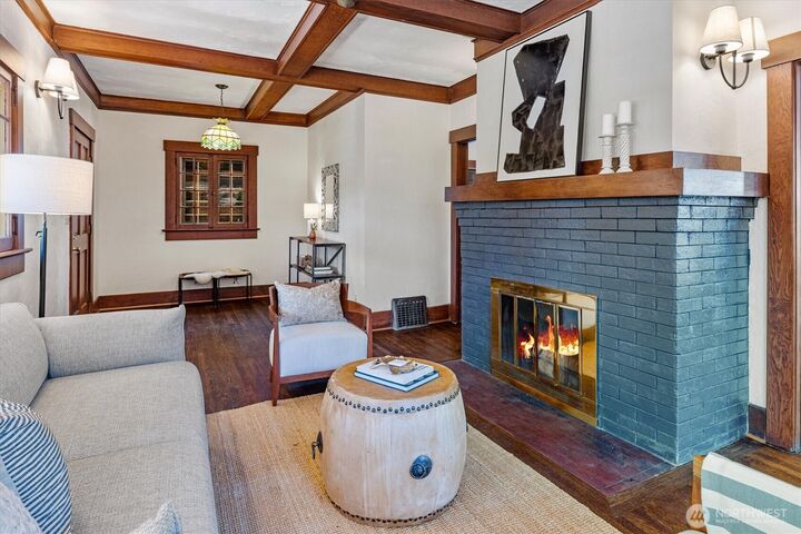 Property Photo: 4754 4th Avenue NE WA 98105