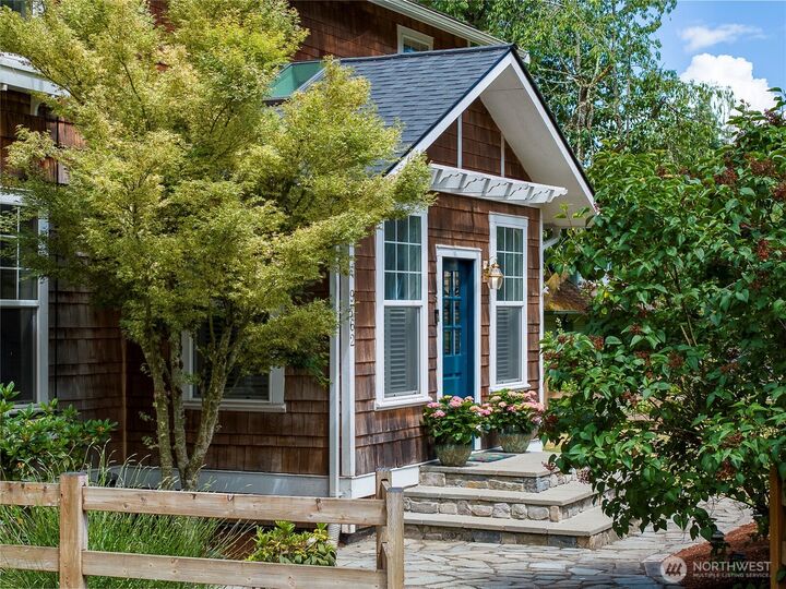 Property Photo: 9762 NE Pine Street WA 98110