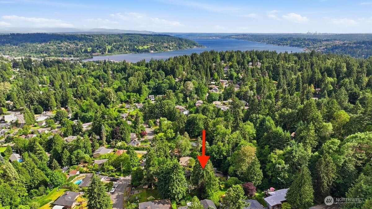 Property Photo: 19535 53rd Avenue NE WA 98155