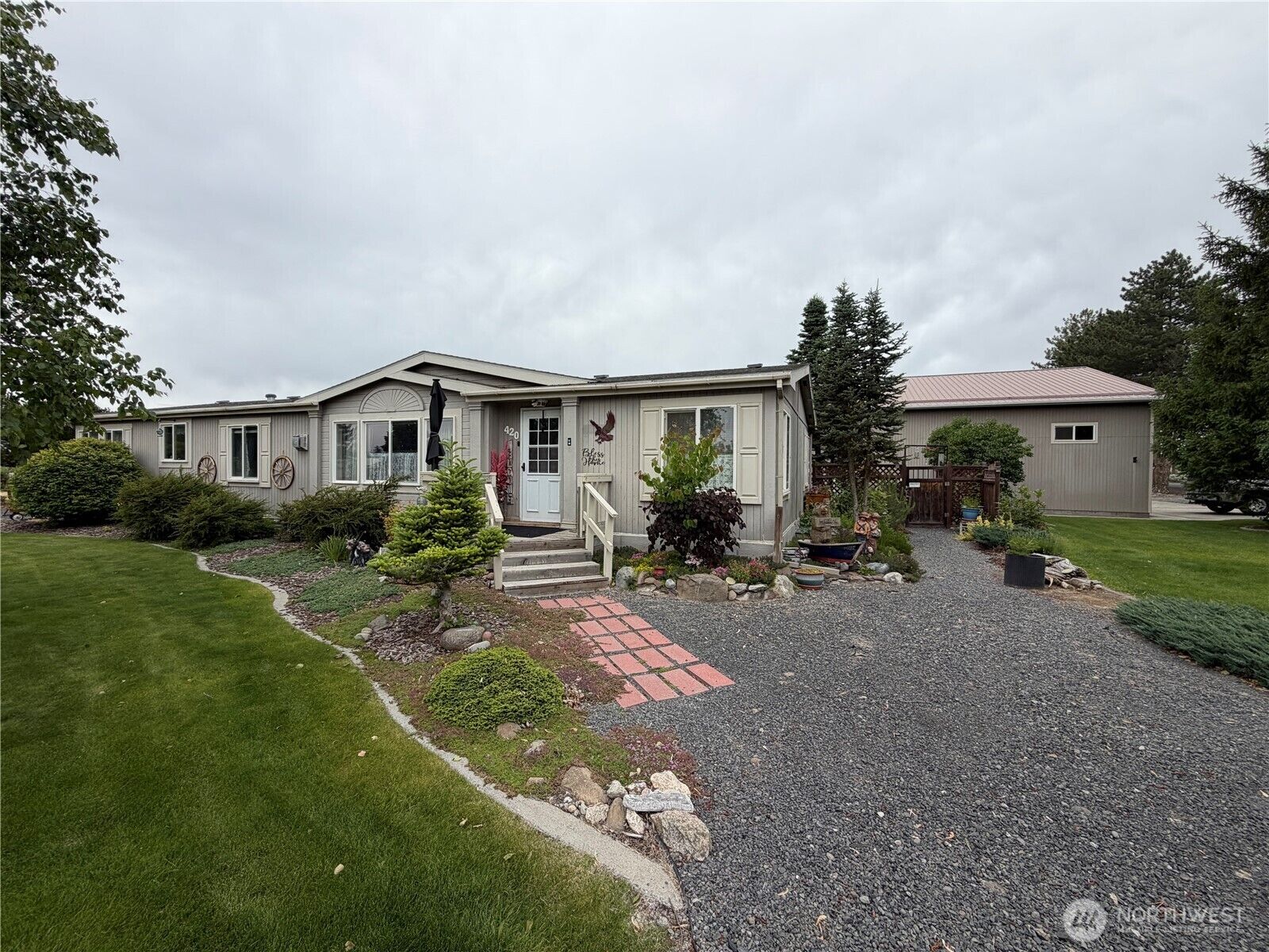 Property Photo:  420 E Washington Street  WA 99115 