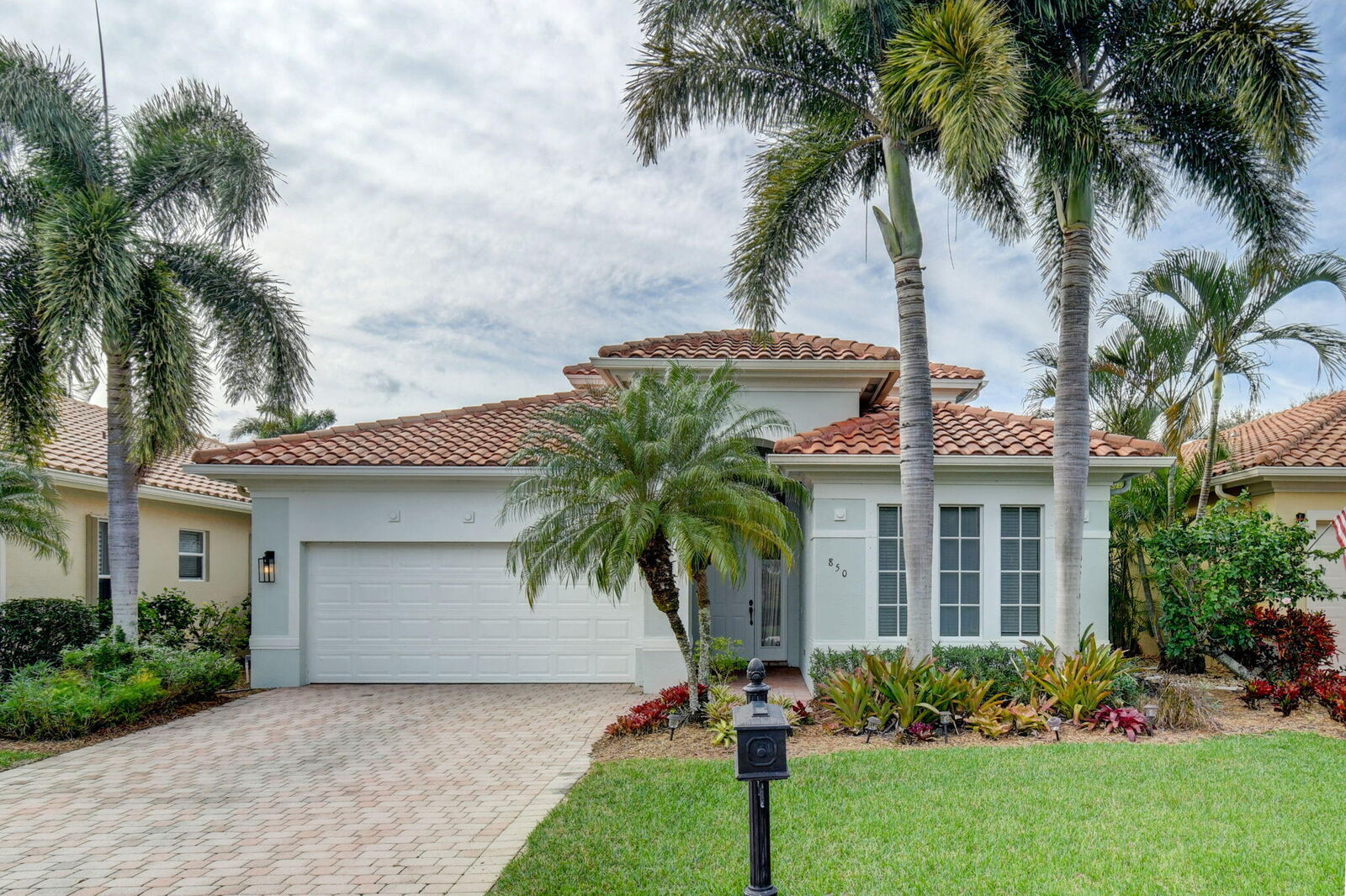 Property Photo: 850 SW Palm Cove Drive FL 34990
