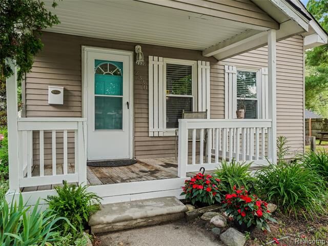 Property Photo:  2330 Wiltshire Road  MI 48072 