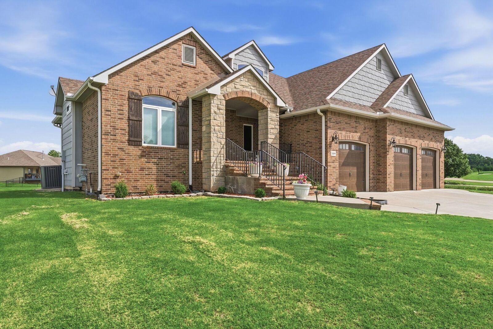 Property Photo:  1819 W Edgewood Dr  KS 67152-4724 