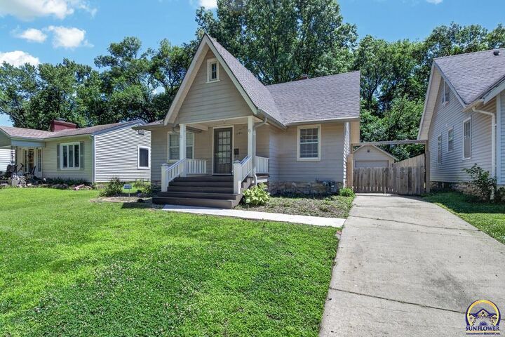 Property Photo:  1220 SW Webster Ave  KS 66604 