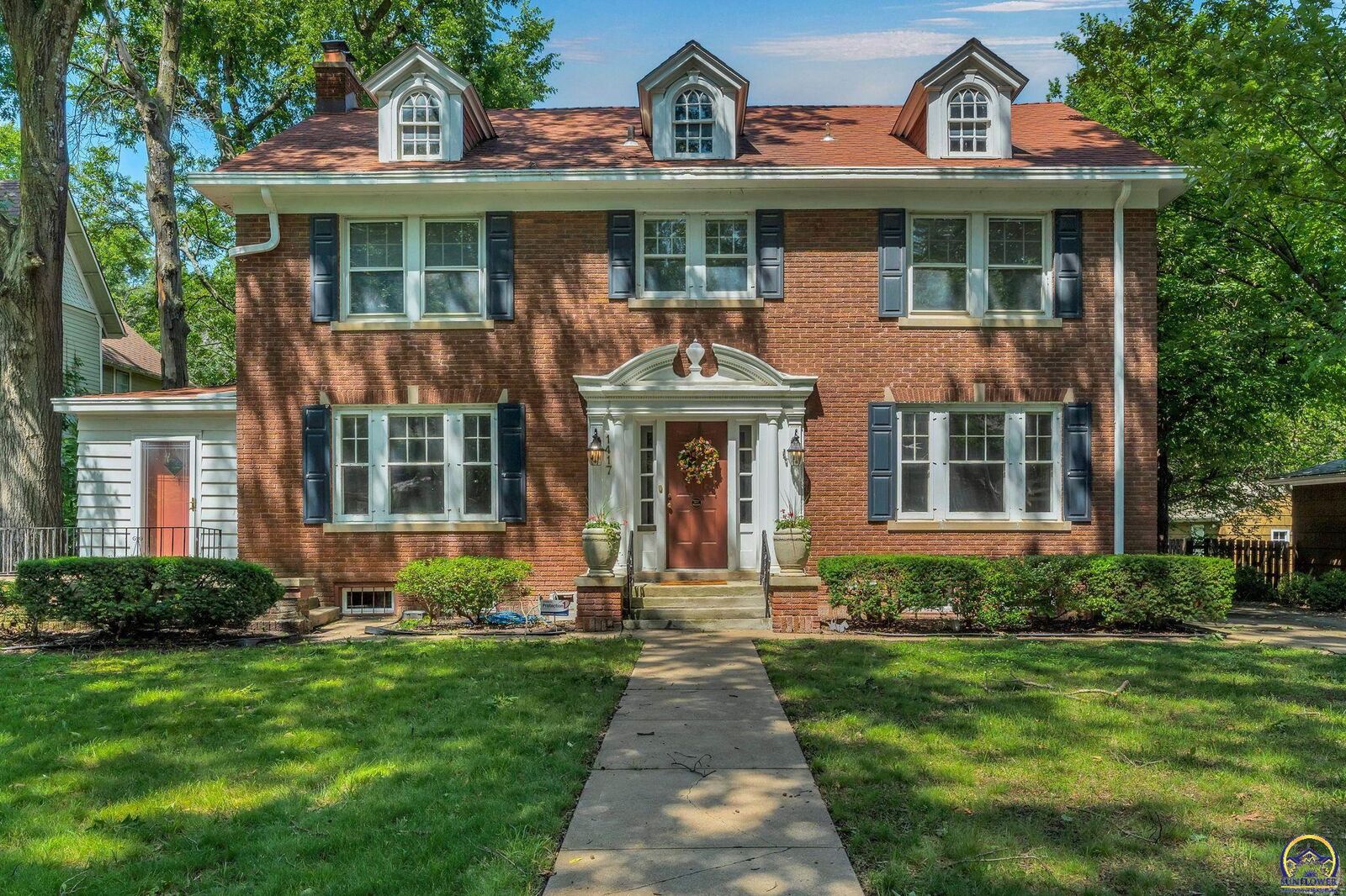 Property Photo:  1417 SW College Ave  KS 66604 