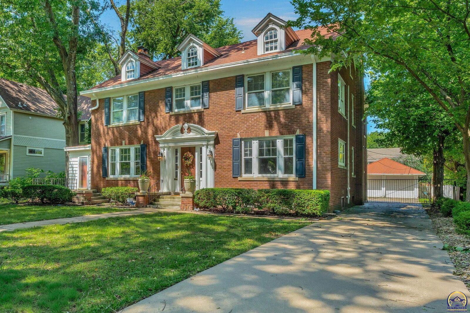 Property Photo:  1417 SW College Ave  KS 66604 