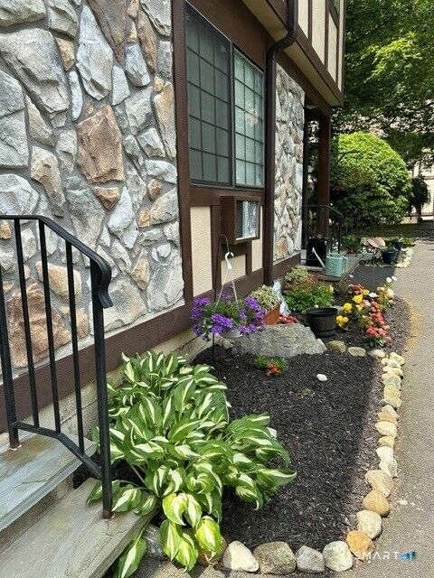 Property Photo: 470 Swanson Crescent 470 CT 06461