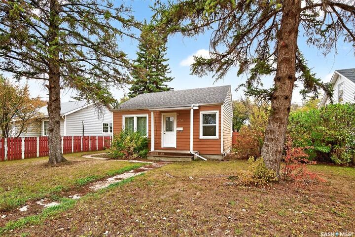 826 Athabasca Street E — photo 1