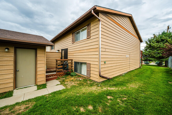 Property Photo:  711 S Burritt Avenue  WY 82834 