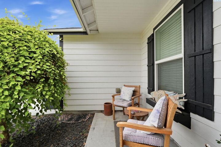 Property Photo: 5002 Blue Sage Ln WA 99301