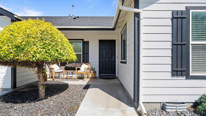 Property Photo: 5002 Blue Sage Ln WA 99301
