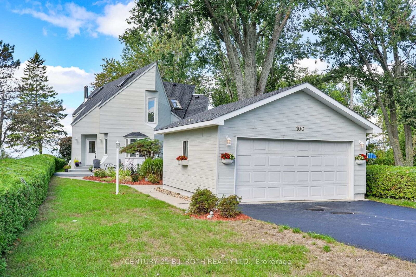 Property Photo:  100 Lake Avenue  ON L0K 1B0 