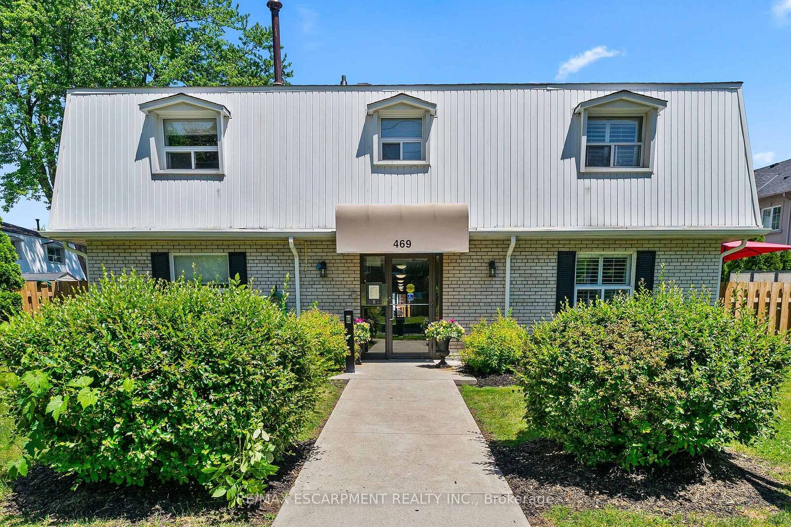 Property Photo: 469 Claridge Road 5 ON L7N 2S1