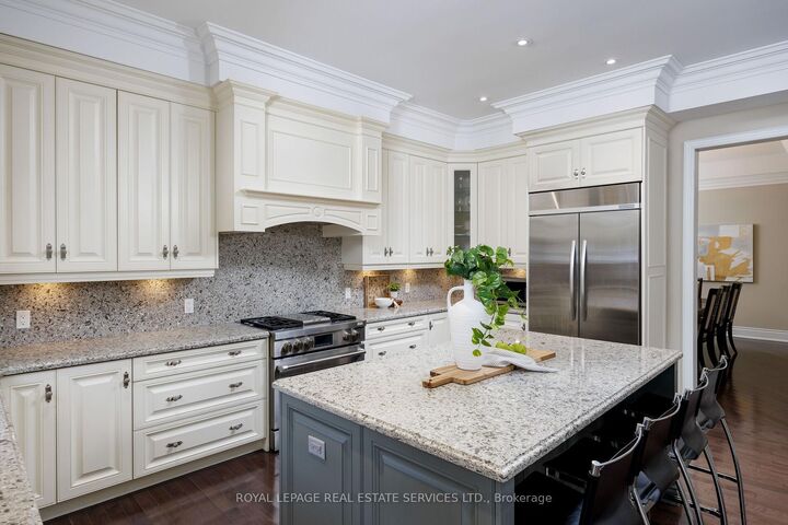 Property Photo: 125 Paliser Court ON L6K 2H1