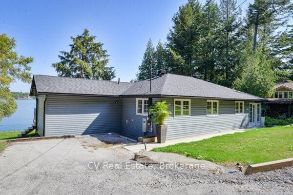 Property Photo: 1018 Georgina Way 1 ON P1P 1R2