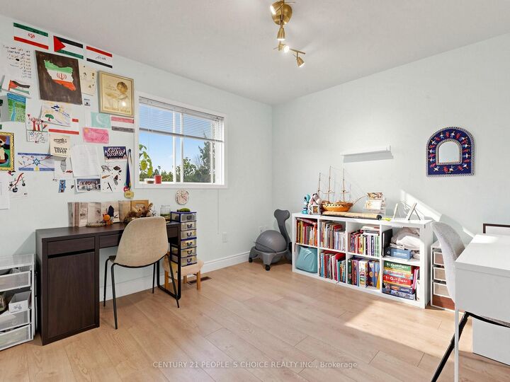 Property Photo: 1327 Killaby Drive ON L5V 2C3