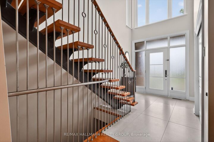 Property Photo: 1934 Lenester Avenue ON K2A 1J9