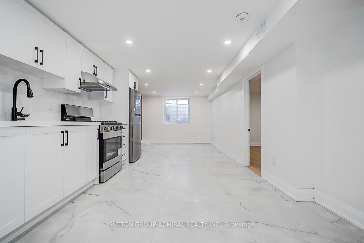 Property Photo: 176 Cherrywood Drive ON L3Y 2X8