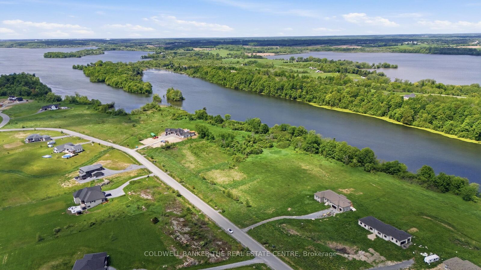Property Photo:  122 Hineman Street  ON K7L 0G2 